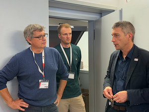 Dr. Dontsov informiert über die Nanomessmaschine