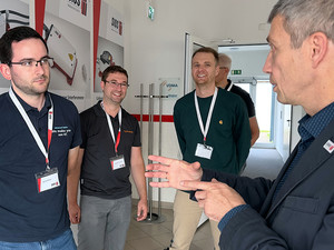 Dr. Dontsov im Austausch mit Seminarteilnehmern